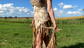 Lady Gaga otrzymała suknię z warmińskiego drewna